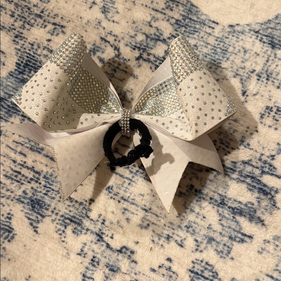 Sparkling Rhinestone Bow - Picture 2 of 2